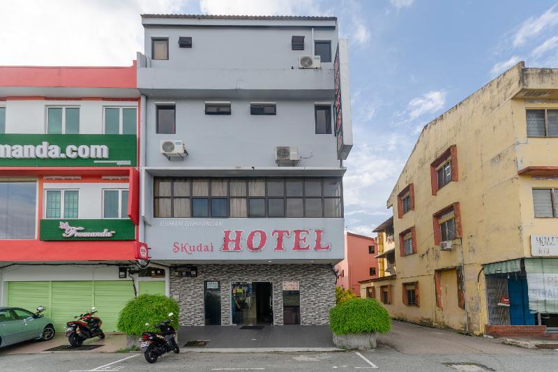 Oyo 1010 Skudai Hotel Exterior foto